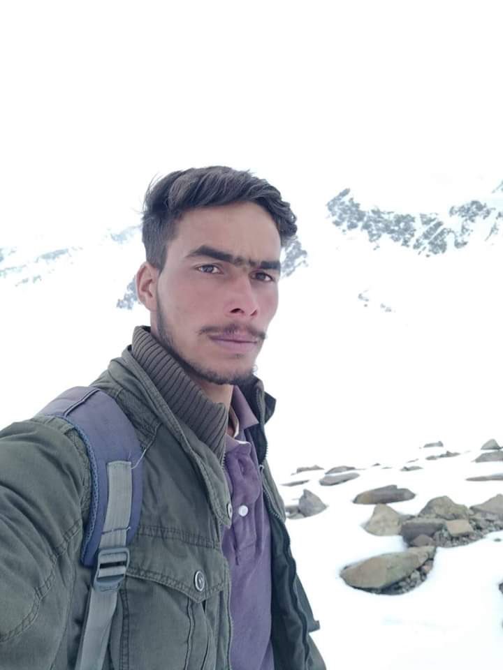 MohammadRaafi's tweet photo. The three Kashmiri labourers from Rajouri district Imtiyaz Ahmad Gujar, Abrar Ahmad Khan and Abrar Ahmad Gujar who were missing since 17 July have been reportedly killed in an “encounter” with govt forces in Shopian on July 18. Identified by families from pictures. https://t.co/xU8ocZPQwZ
