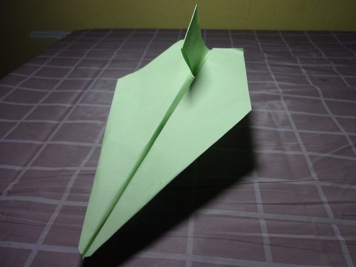 Sochea0's tweet photo. How To Make a Fastest Paper Airplane That Fly Far || Sochea Paper Arts
https://t.co/sRafs6YRdr https://t.co/fyKzF6rmDR