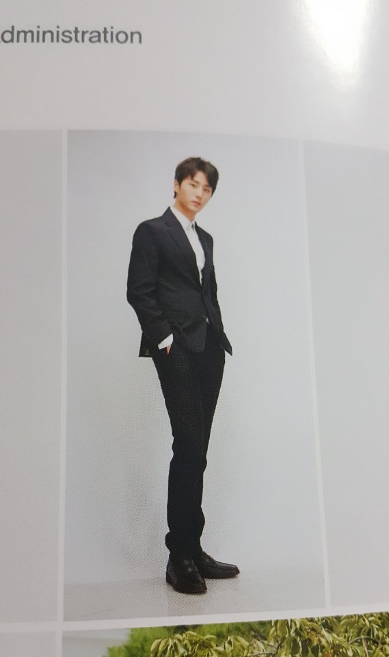 Young K knew he had to take his graduation photos on the day it happened because he had a schedule the day before. And on his way to the location (?), he just knew he had to wear a suit so he had to drive back home. So he wasn't even able to wash his hair. His photos: