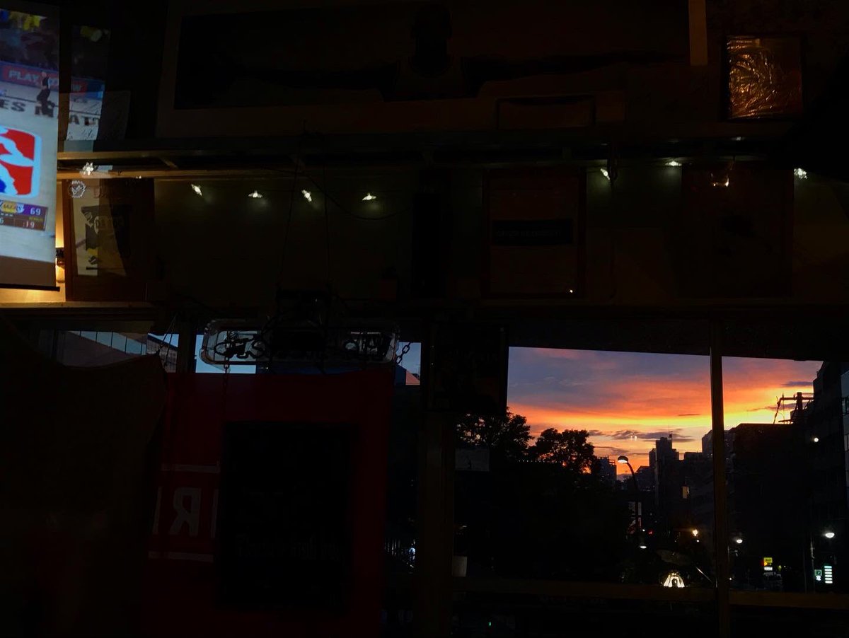 hojaluna's tweet image. あっという間に空色が変わっていった。きれいだった！
#hellomonday #hellonewweek #goodevening #view #basketballcafe #balltongue #t13 #木場 #tokyoeastside #sky #sunset #sunsetsky #clouds #eveningsky #beautifulsky #scenery #skycolors #naturecolors #pic #photography #nba #wholenewgame