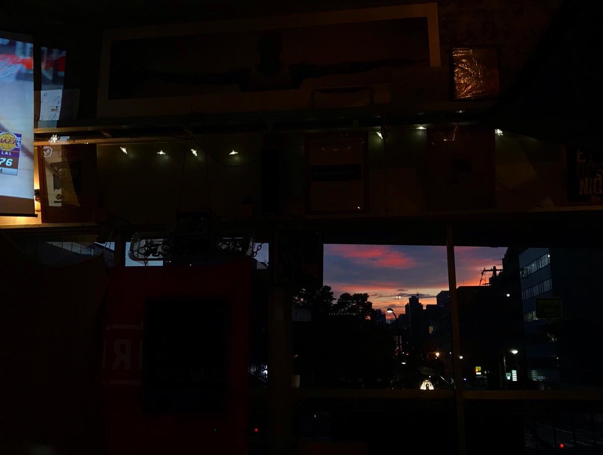 hojaluna's tweet image. あっという間に空色が変わっていった。きれいだった！
#hellomonday #hellonewweek #goodevening #view #basketballcafe #balltongue #t13 #木場 #tokyoeastside #sky #sunset #sunsetsky #clouds #eveningsky #beautifulsky #scenery #skycolors #naturecolors #pic #photography #nba #wholenewgame