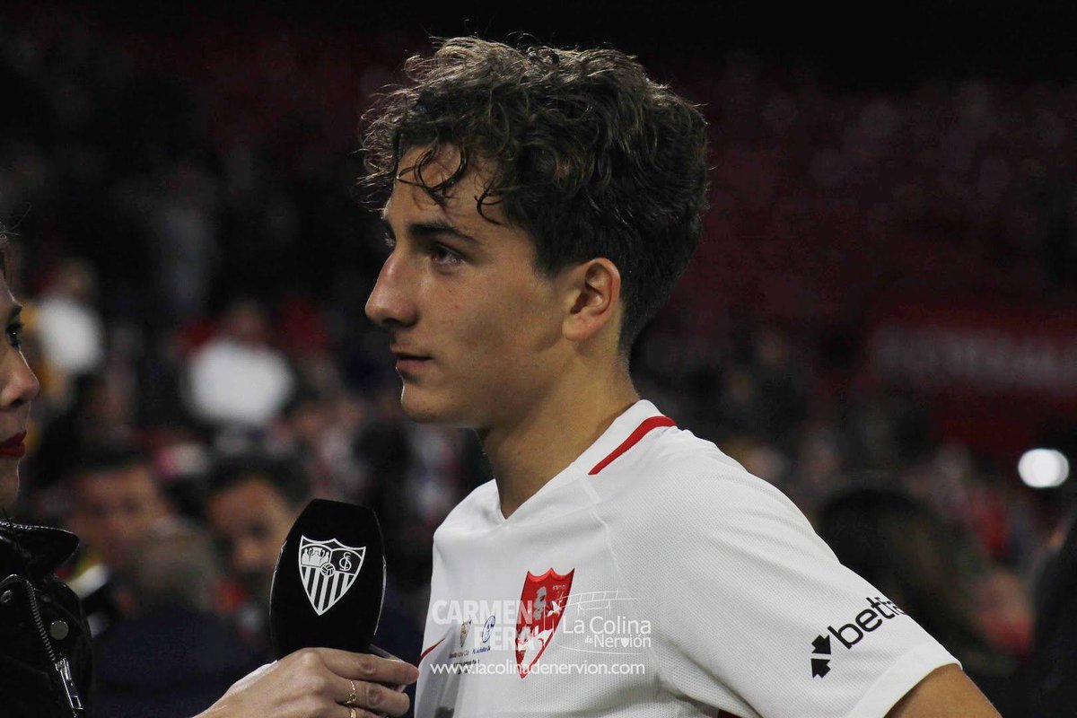 dorsal16_'s tweet photo. 📅🎂 ¡Hoy cumple años el jugador del #SevillaAtlético, @ValenFattore3!

El nieto del mítico delantero Héctor Scotta (@h_scotta) lucha por triunfar en el #SevillaFC. 

¡Muchas felicidades! 🎉

#CompartimosAfición https://t.co/yBYjSUnnRP
