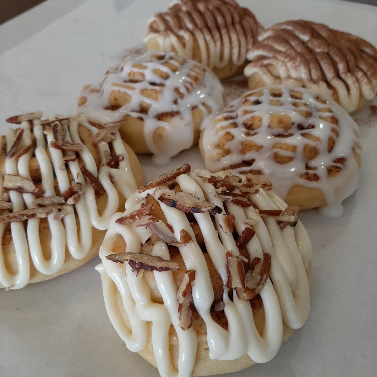 TheRollingPin7's tweet photo. 'Make Your Own Box' - Assorted Cinnamon Rolls, suiting your tastebuds! 😋 #qualityyoucantrust

Kindly DM for orders or queries. 
We Deliver! 🚚

#homebaker #nairobibaker #cinnamonrolls #makeyourownbox #assortedbox #assorted #sugarcravings #bakedwithlove #freshlybaked https://t.co/BE4zsAxGyX