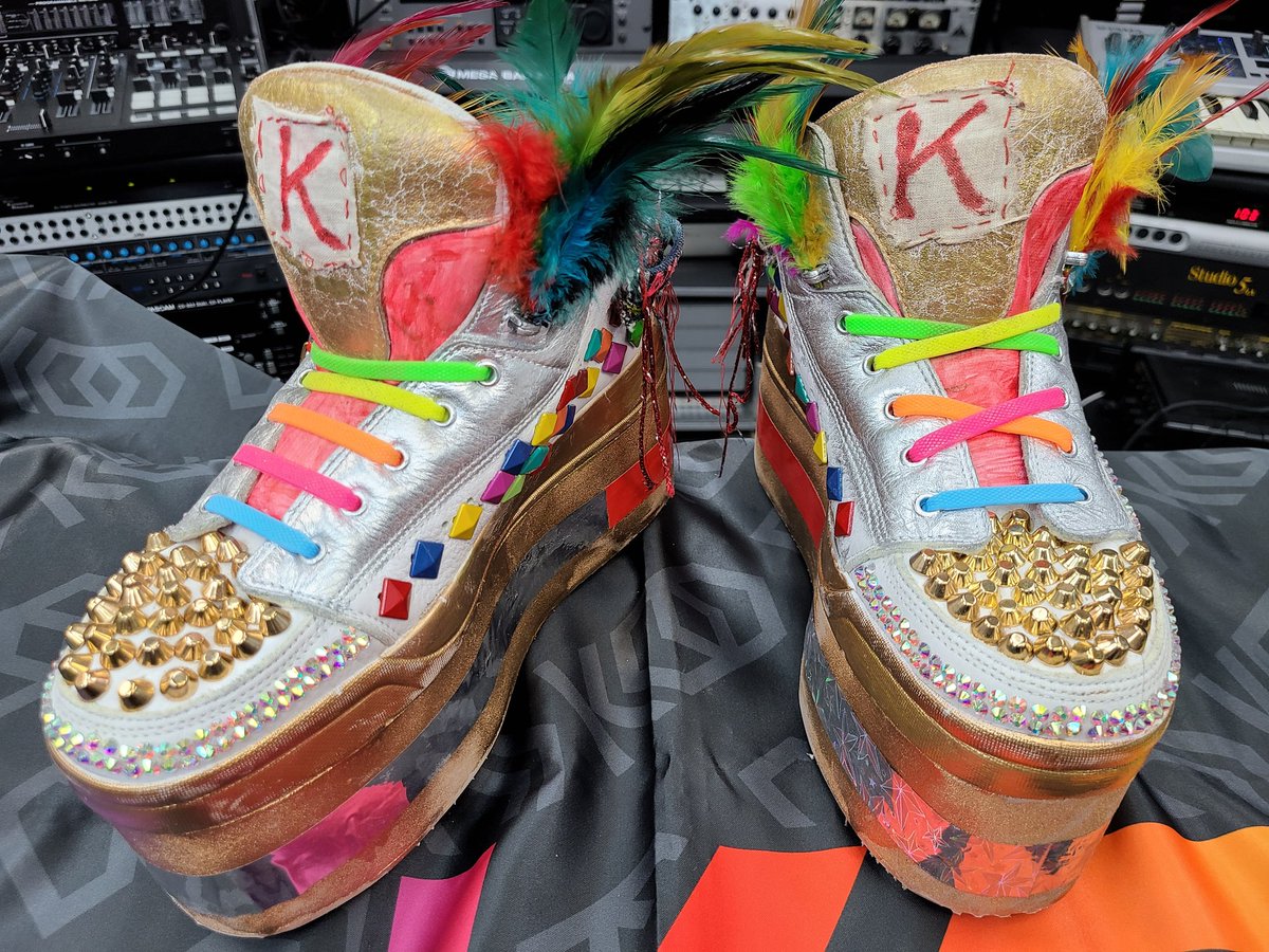 koo様おまとめ KOOスタッフの皆からバースデープレゼント この派手派手スニーカー