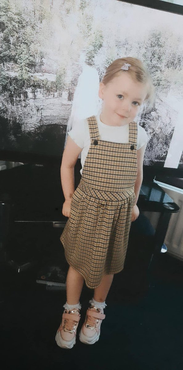 Spencuuur's tweet photo. Growing up way too fast ๐ญ๐๐
.
.
.
#newdress #alwaysposing #daddysgirl https://t.co/mEfoNFBilz
