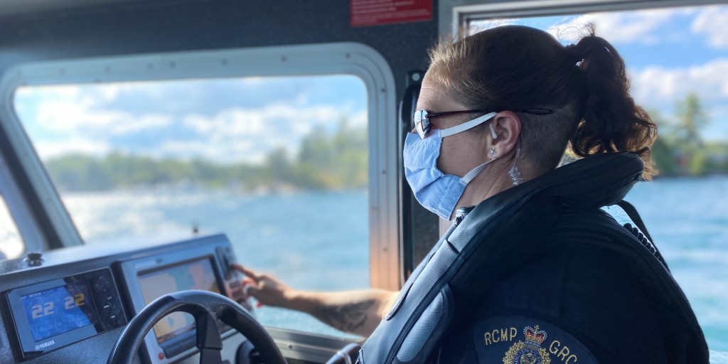 RCMPONT's tweet image. During this year’s Port Huron Float Down, our RCMP officers will be taking extra precautions to ensure the safety of participants and remind everyone to follow local COVID-19 guidelines such us maintaining social distancing. #FloatDown #BorderIntegrity #Covid19 ^bh