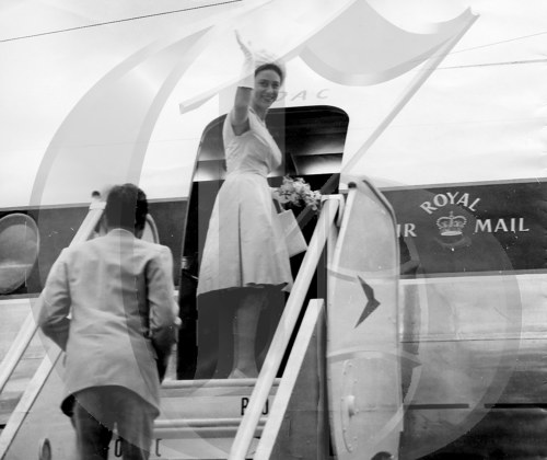 Glnr Archives On Twitter Photo Flashback August 10 1962 Princess Margaret At The Door Of The Royal Aircraft Bidding Farewell After Her One Week Stay In Jamaica For The Independence Celebrations Https T Co Xk9x4nmre6