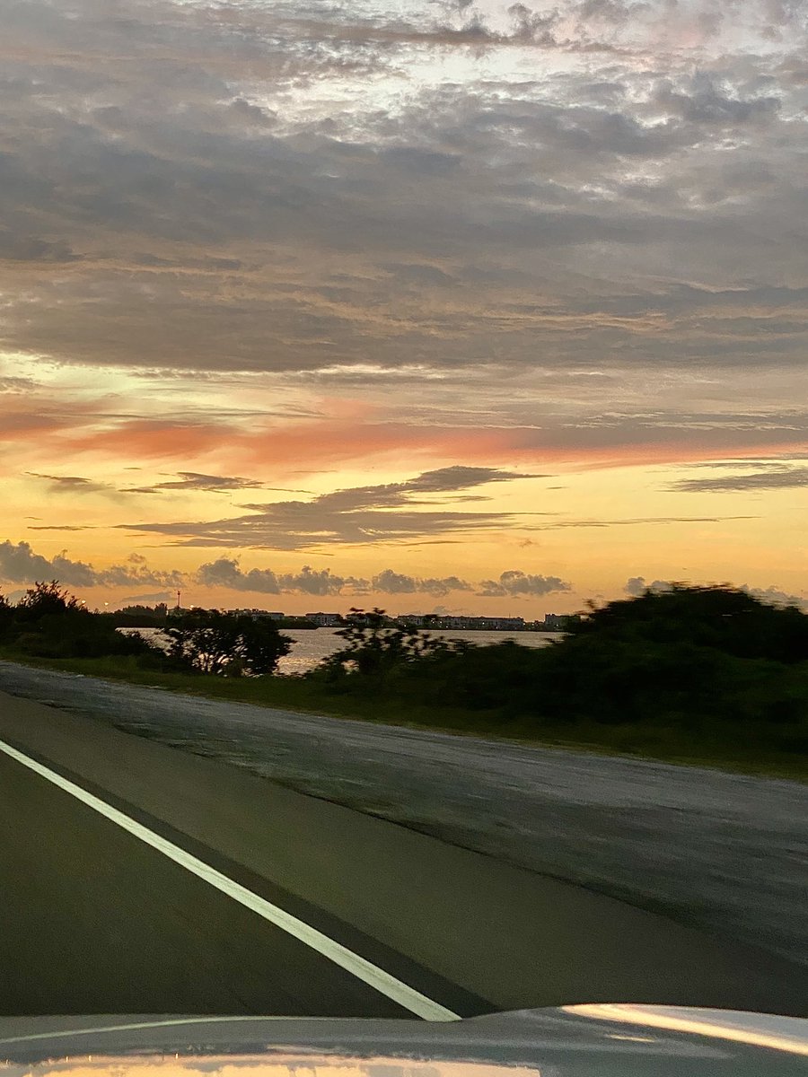 theresacross_'s tweet photo. good morning world ... theresacrossphotography #sunrise #morning #GoodMorningEveryone #rocketchasing https://t.co/pJEhTBEMIv