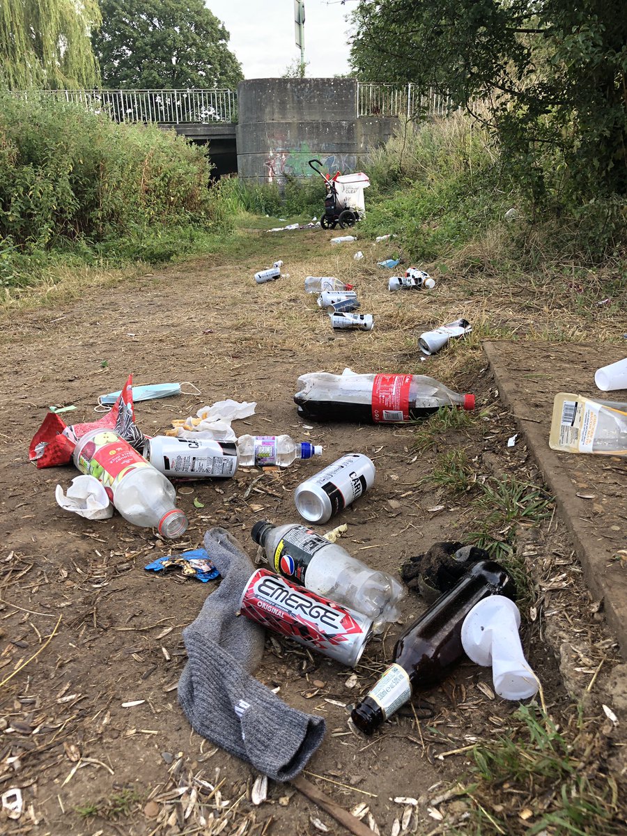 UKrubbishwalks's tweet photo. This is just a fraction of what was left in and beside the river #Gipping at Bramford Meadows near #Ipswich over the weekend. Presumably you go to a nice spot as it will be a lovely place to spend the day. Why would you then leave it trashed? #dontbeatosser #litter #litterlouts https://t.co/Qrt6rlgXCI