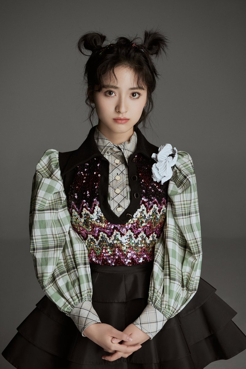 shuaa_berry's tweet photo. OMG this is a new concept for #ShenYue's photoshoots!!!! Omggggg my doll 😍😍😍💛💛 https://t.co/OlawpvKiOi