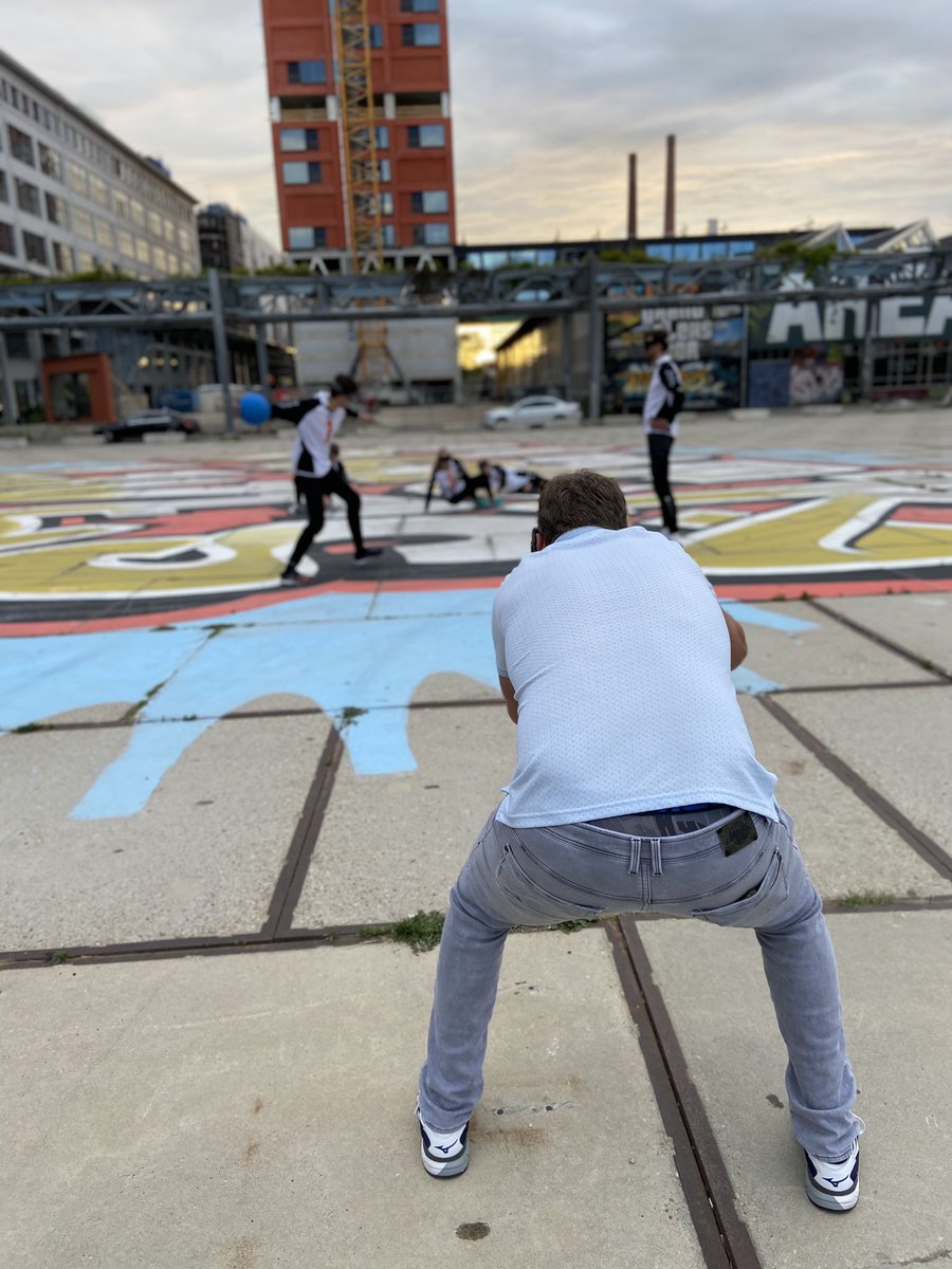 Sanne: SNEAK PEEK! 🤩

Omdat we dit jaar Hostcity zijn van de <a href="/NLsportweek/">NOC*NSF Nationale Sportweek</a> halen we sport de stad.

Het resultaat is heel de maand september te bewonderen op verschillende locaties in de <a href="/gem_Eindhoven/">gemeente Eindhoven</a> ! 😍

Meer info? <a href="/EindhovenSport/">Eindhoven Sport</a> en eindhovensport.nl/NsW! 👀
📸 <a href="/PaulRaats/">Studio Paul Raats</a>
