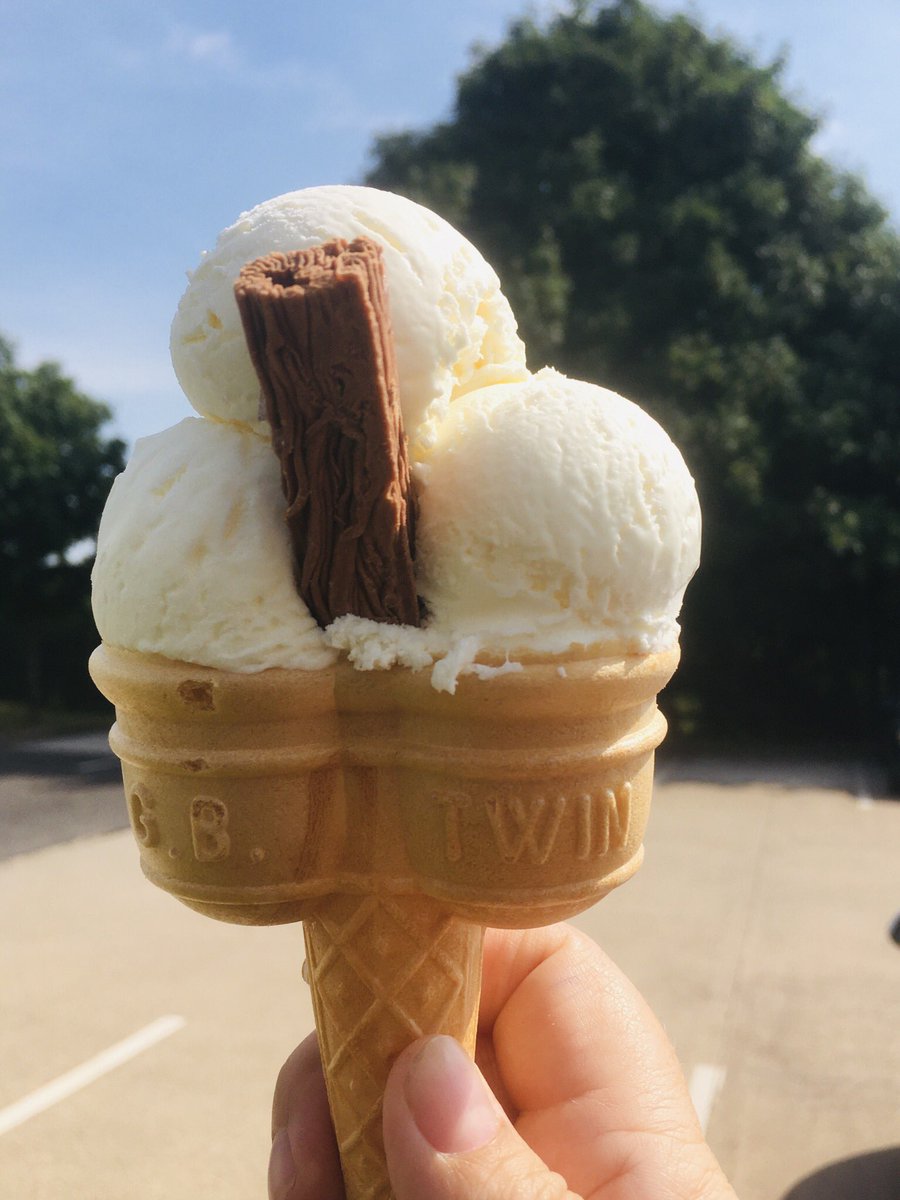 SusieWof's tweet photo. Scorchio! Loving the ice creams as a Thank You to colleagues at #teamDTS @GreencoreGroup ☀️🍦☀️ 🍦 ☀️ https://t.co/80yFrVTjpU