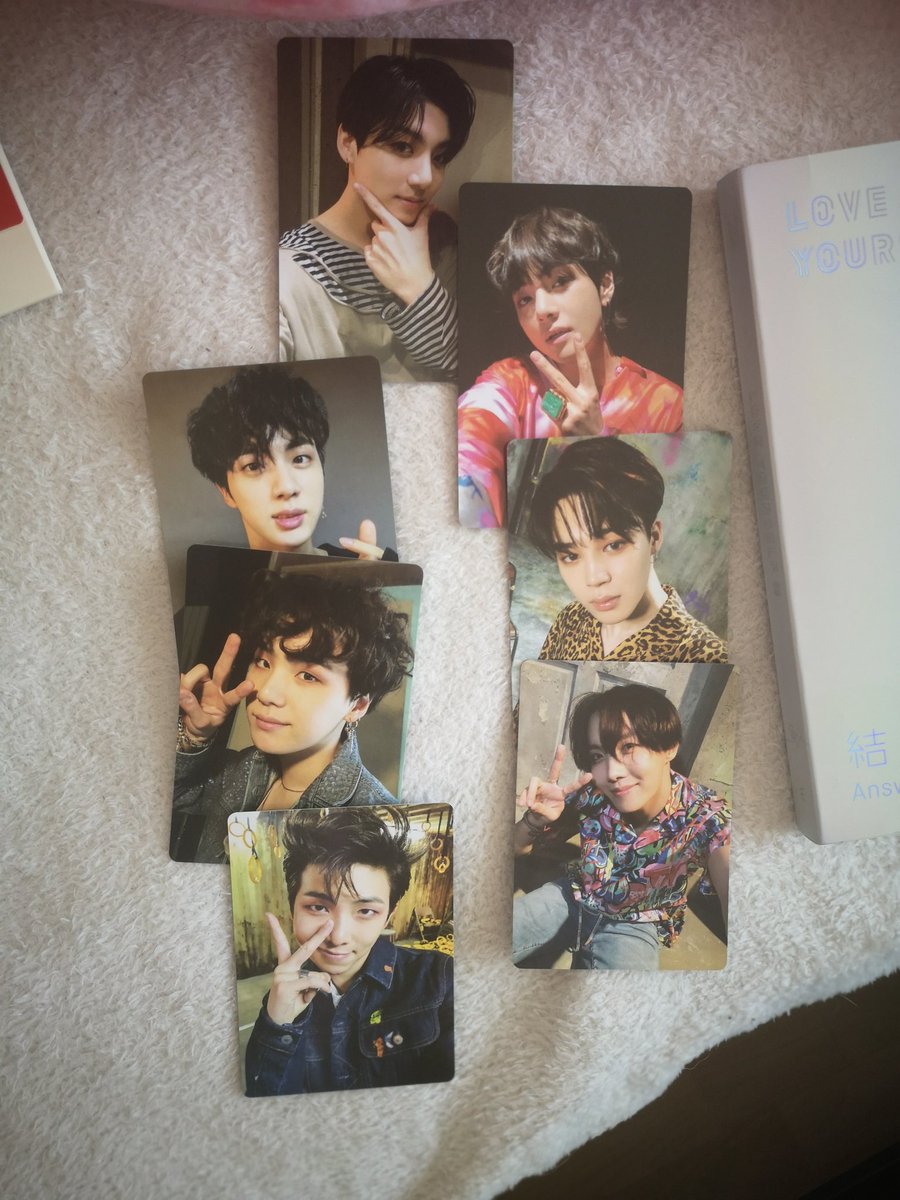 PeachyFranny's tweet photo. Hey, die OP meines Hundes hat mächtig auf unseren Geldbeutel geschlagen. Deswegen will ich ein paar meiner BTS Sachen verkaufen!
Alle Preise plus Versand (oder Abholung in Ddorf)
Das Album ist E, ohne Fotokarten! Details im thread :) alles auch VB! BITTE RT!
#BTS #BTSARMY #BTSDE https://t.co/IN25mdvaRP