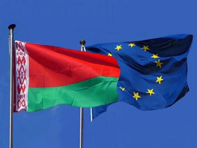EU_Commission's tweet photo. We condemn the violence during the election night in Belarus and call for the immediate release of all detained last night.

The Belarusian authorities must ensure that the fundamental right of peaceful assembly is respected. 

Full statement: https://t.co/cb679YoSIa https://t.co/S5NvhmtXt2