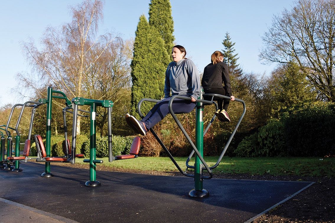 Sunshine_Gym's tweet photo. It's #MondayMotivation time again! 🤸 

Often exercise takes a back seat and many of us don't have time to work out after work... So why not work out at work? There are many exercises you can do during your allocated lunch break 🍴

Read more: https://t.co/ZpF0pvazng https://t.co/dCwUcEMVgz