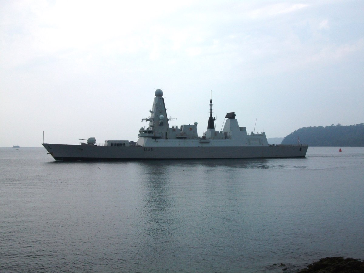 PlymouthDevon1's tweet image. HMS Defender outbound from a hazy Devonport Plymouth this morning. @HMSDefender @PlymouthDevon1 @NavyLookout @ArmouredCarrier @AC_NavalHistory @johnmorgan726 @TheBrit96 #HMSDefender