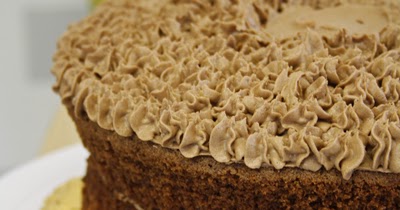 cakepornuk's tweet photo. It's hard being diagnosed coeliac at the best of times, but during a pandemic it's got to be a right pain.. if you're struggling to get to grips with gluten free baking, here's some helpful easy staple recipes to start off with! https://t.co/wEli3ffbkQ #coeliac #glutenfree https://t.co/F84DYx3jpe
