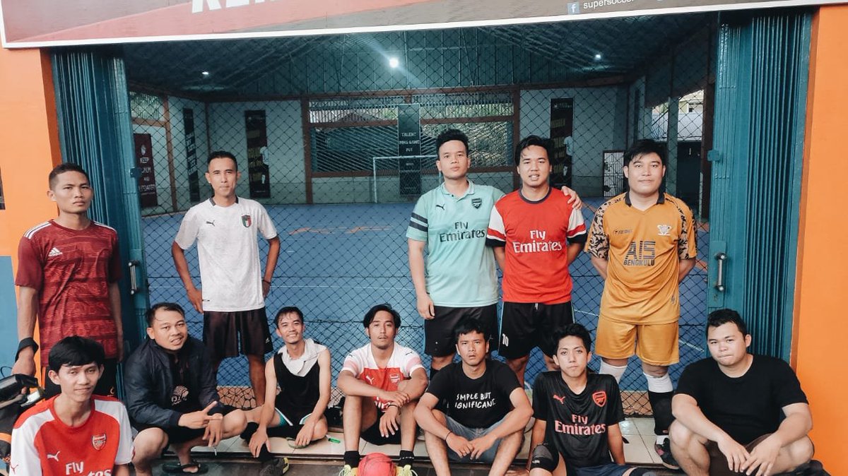 Tetap jaga kekompakan! Ayo yg lain ditunggu minggu depan sanak!

#funfutsalaisbkl #futsalseruaisbkl #VCC #COYG #arsenal #fairplay