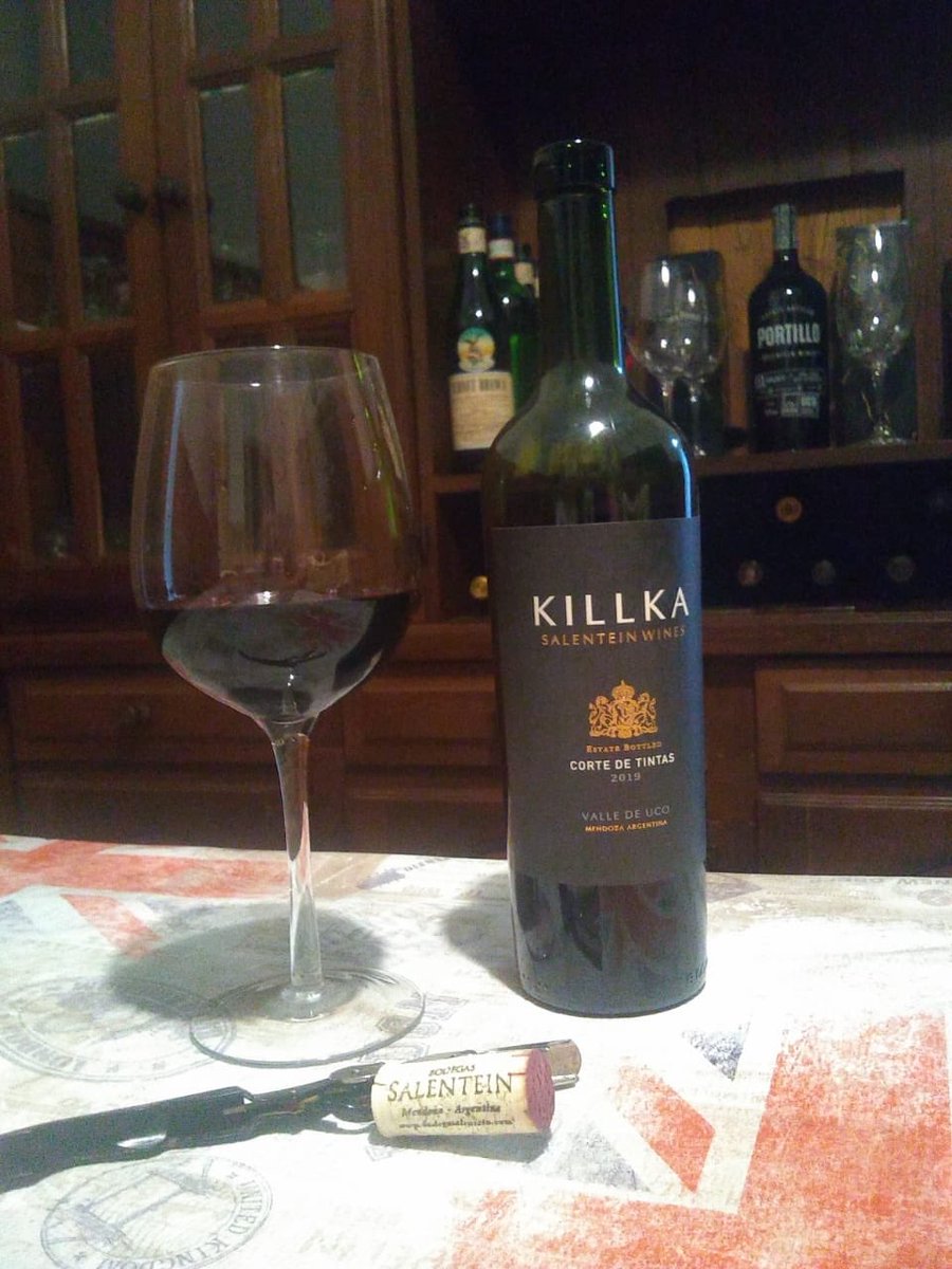 BrancaccioMarc's tweet photo. Buen comienzo de semana!! #Kilka #CorteDeTintas #Salentein #relax https://t.co/l8MUsbeAYr