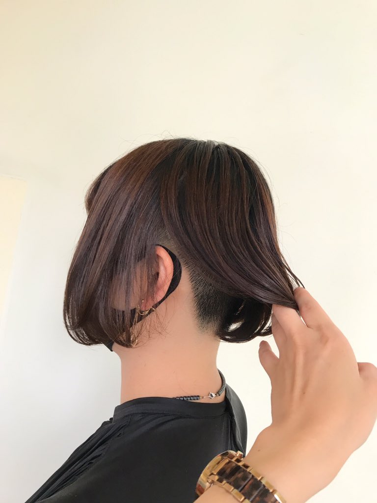 B2c梅田ヘアサロン ヘッドスパ Pa Twitter 刈り上げボブ 暑くなってきてばっさりカットされる方が多いですよ ドライヤーの時間が大変 そんな方はすっきりカットしませんか 内側を刈り上げたボブヘアは量も軽くてラクチンです 下ろしてると隠れるので奇抜