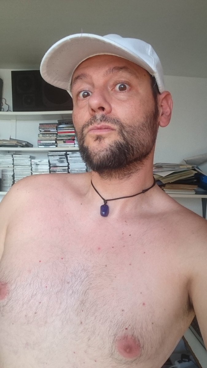 tedbarox's tweet photo. Dilema de verano #SummerDilemma ¿Me afeito la barba o no?
#gaybearded
#tobeardornottobeard
❤= Beard/ Mejor con barba
🔁= Get a shave/ Aféitate ya. https://t.co/18JTPwSw7f
