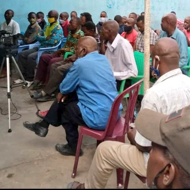 Séance de travail autour du PR <a href="/AldarichLuboya/">Aldarich Luboya</a> et d la VP <a href="/CarmelBampile/">Carmel Bampile Mbuyi</a> avk les Comités de base du Parti dans le cadre de la préparation du Dialogue Pop. de la Jeunesse de Lukunga couplé à l'Installat° officielle de la Coord. Fédéral de la LJMLC-Lukunga II prévue pr ce 15 août.