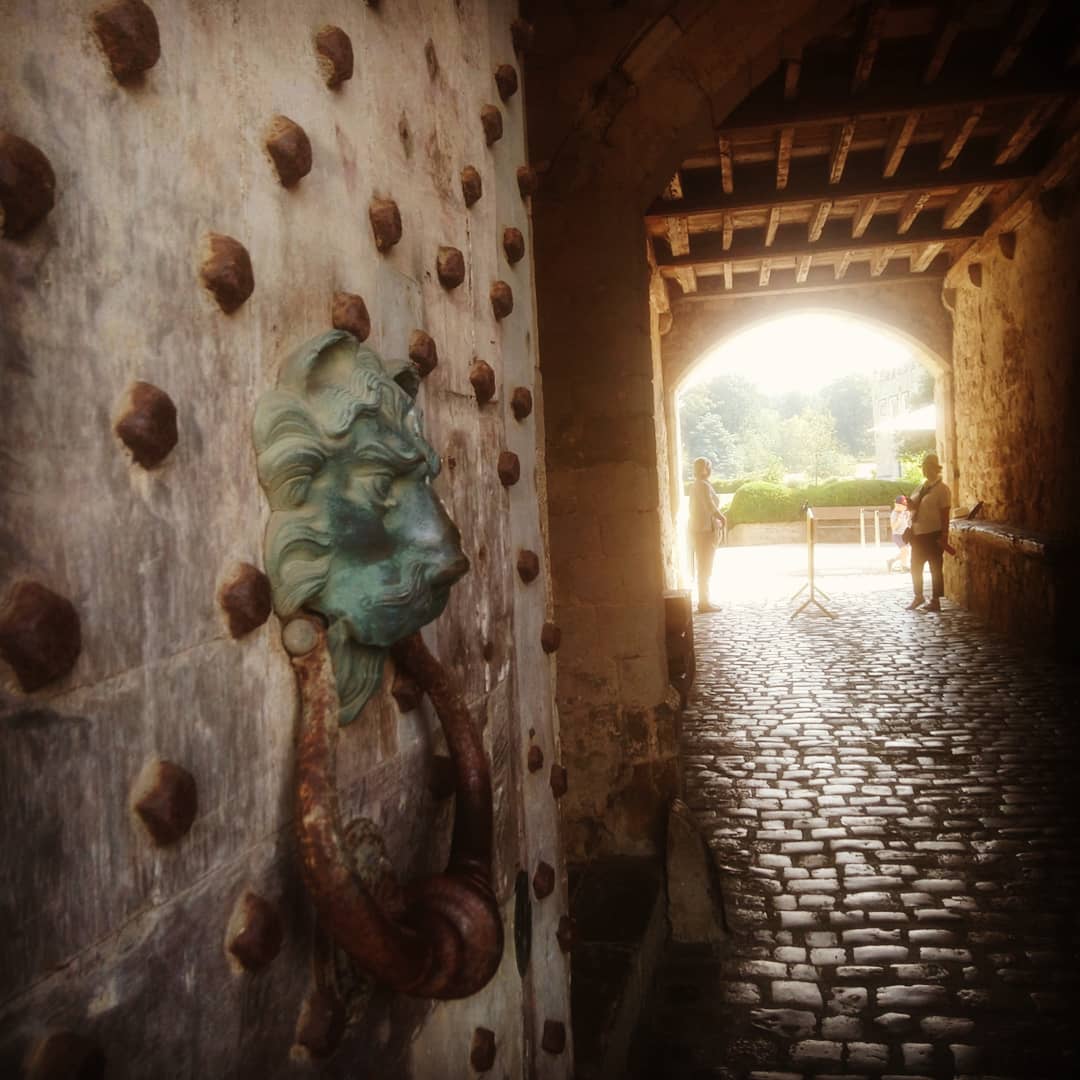 leedscastleuk's tweet photo. The Castle doors have swung open for the first time this Summer!

Welcome back! We couldn't be happier to once again invite you inside our glorious state rooms.

Remember to wear face masks and book a time slot online: https://t.co/1Qq7QdNv15 

#LeedsCastle #WelcomeBack https://t.co/riyq1NkCp3