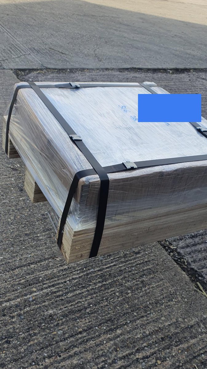 StStServ_Ltd's tweet photo. 103mm x 103mm x 4.00mm 316 2B Stainless Steel Blanks about to be loaded onto the lorry for delivery today.
This material was cut in house on one of our 3 guillotines.
Cut and packed perfectly as always.
#StainlessSteelServices #GuillotineBlanks #InHouseProcessing https://t.co/4MNwyfdYUd