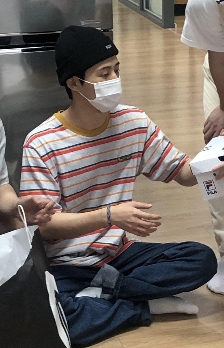 ThunderB_26's tweet photo. ดีใจน้ำตาไหลล ได้เห็นหน้าลุกชาย🐣💛

ขอยาดแจก  3  เซ็ท

แหวน+กำไร 

💕รี+ เมนชั่นรูปน้องฮันบิน พร้อมแท็ก #HANBIN

((สุ่ม พรุ่งนี้บ่ายๆค่ะ)) https://t.co/PEfiExvAVr