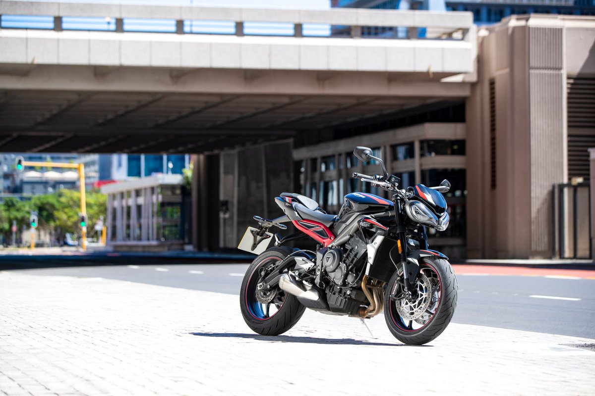 droomdiscovery's tweet photo. .@IndiaTriumph #StreetTripleR Launching Tomorrow in #India
#Triumph Street Triple R to replace #StreetTripleS as the base model
It will be positioned below the top-spec trim #StreetTripleRS
Expected to be priced at Rs 9.50 Lakhs (ex-showroom) https://t.co/Ynm9jTyImG https://t.co/2seZTWI22k