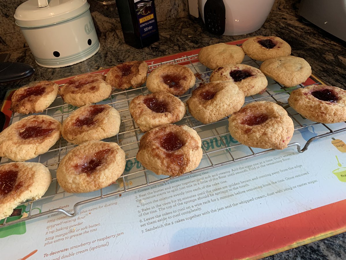 RED660's tweet photo. My daughter is on a roll today making some #glutenfree #scones (said scowwns) & #raspberrybuns all #grannys #recipe !!! House smells delicious π https://t.co/1D0RjlOdcA
