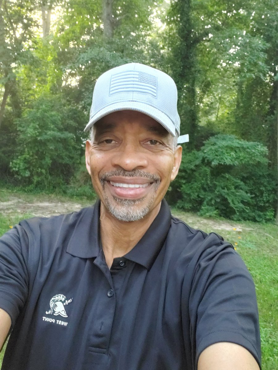 KevinLMK's tweet photo. USMA '24...as a member of USMA '74, we start our march with you for the next 47 mos
#GradMarchBack2020 https://t.co/ZkHK1Y2Tkm