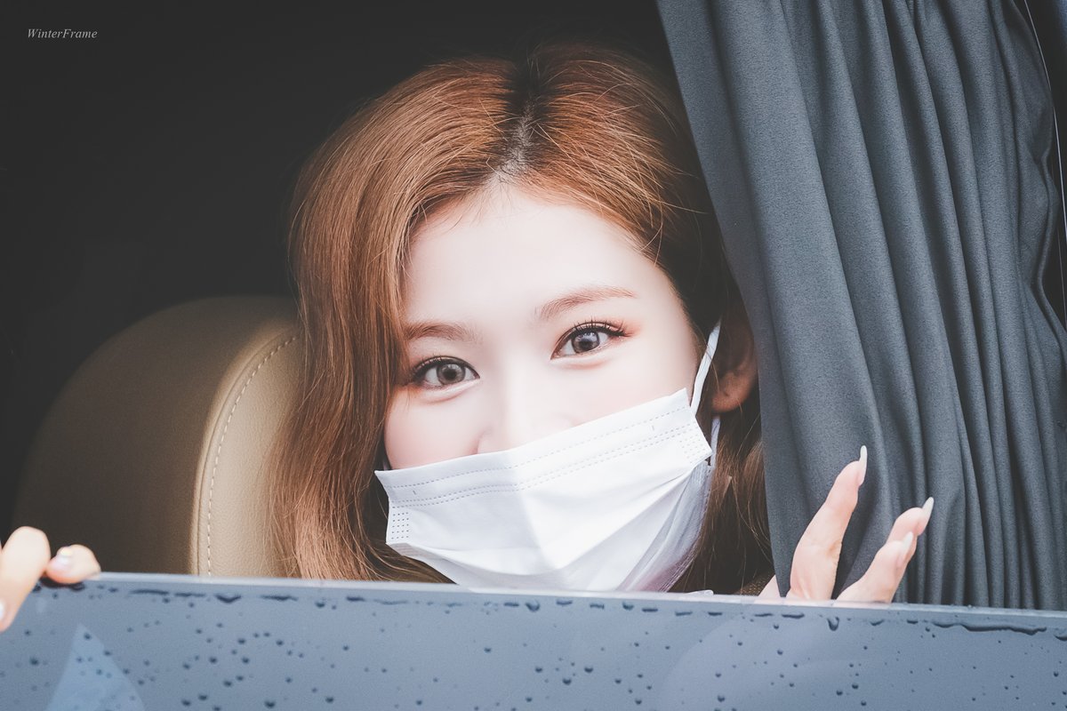 WinterFrame's tweet photo. 200809 #사나

원스들이 좋아할만한 사진을 들고왔다구

#TWICE #트와이스 #SANA #サナ #とにかく可愛い湊崎 https://t.co/A3Y9KTzvM5