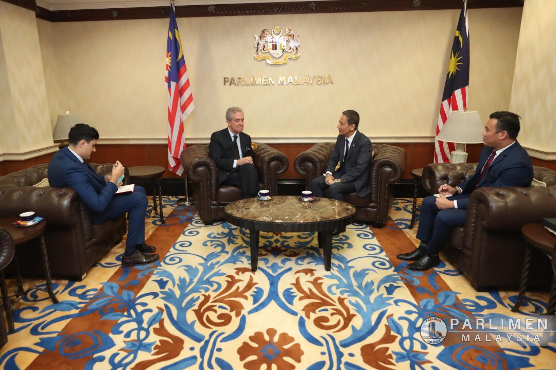 MYParlimen's tweet image. Kunjungan Hormat ke atas YB Datuk Azhar Azizan Harun, Yang di-Pertua Dewan Rakyat oleh  HE Ary Norton de Murat Quintella, Duta Besar Brazil ke Malaysia di Pejabat Yang di-Pertua Dewan Rakyat. (10/8/2020)

📷 Parlimen Malaysia | Adnan Khalip 

#ypdr
#dewanrakyat
#parlimenmalaysia