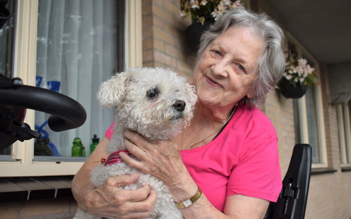 Mooi artikel over OOPOEH Riet en haar oppashondje Indy op <a href="/Indebuurt0318/">Indebuurt Veenendaal</a>. Wat een mooie match!💕 Lees hier hoe leuk Riet en Indy het samen hebben: bit.ly/3fC5Pi8