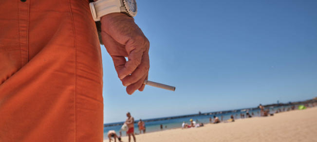 TeneriFeliz's tweet photo. #EsNoticia: Una nueva ordenanza prohibiría #fumar en todas las #playas de Santa Cruz de #Tenerife ▶️ https://t.co/F1ufEo7CZ9 - #TeneriFeliz - #FelizLunes https://t.co/aQcroZu4C1