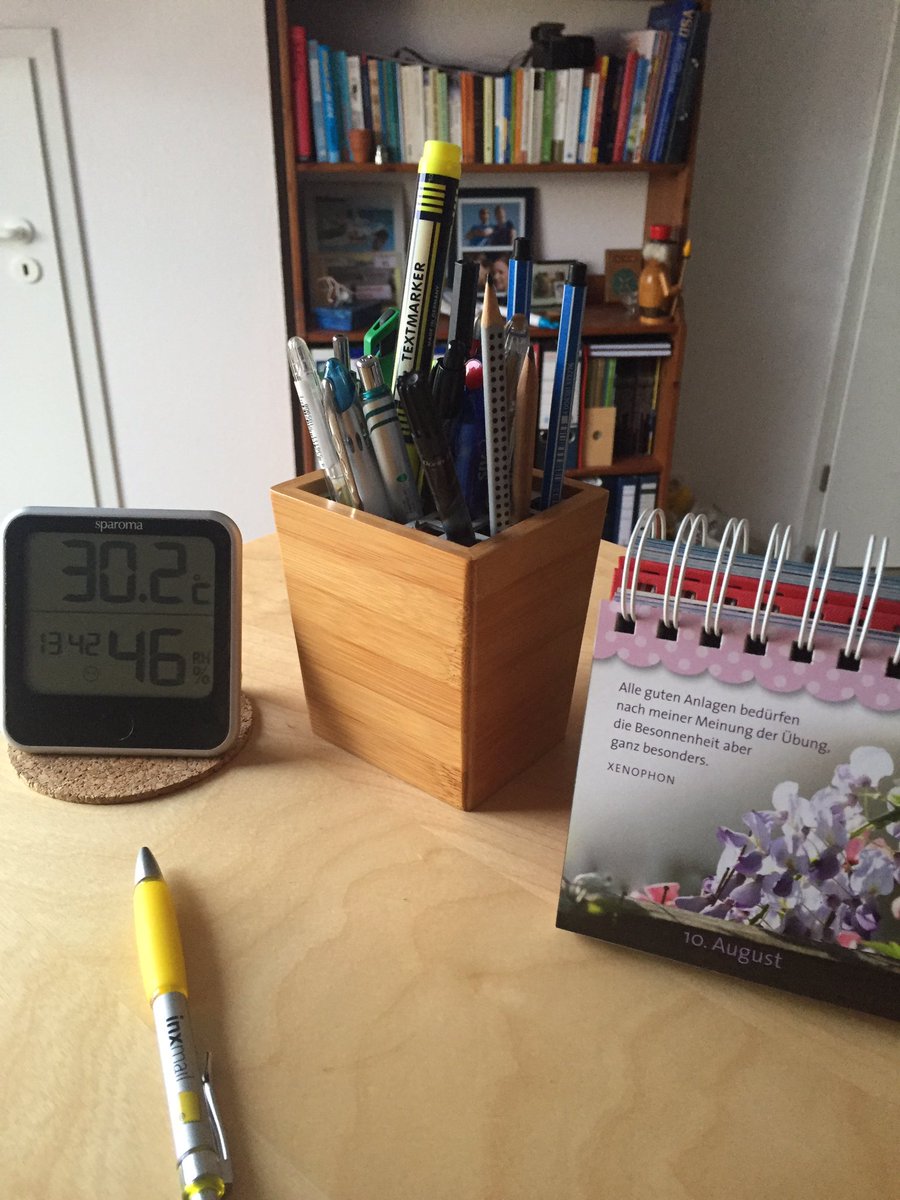 Ich geh‘ ein. Ich benenne mein #homeoffice im Dachgeschoss in Hot Office um und ziehe in die Küche. Welche Tipps habt ihr fürs Arbeiten im Dachgeschoss? #heiss