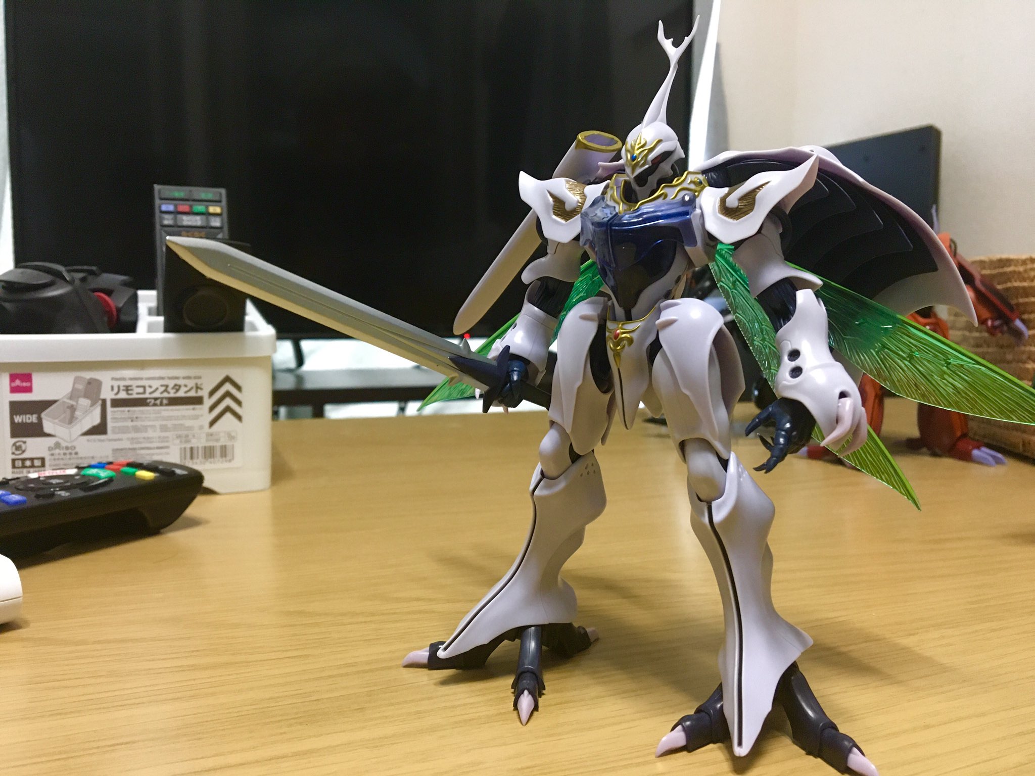 ユウ フィジカ中尉 玩具コレクションの紹介 新作玩具の感想 こんばんは 自宅に帰宅というわけで 早速 ロボット魂 サーバイン です う 美しい 最近のスパロボではショウが乗ることも多くなりました デザインはダンバインのリファインという印象