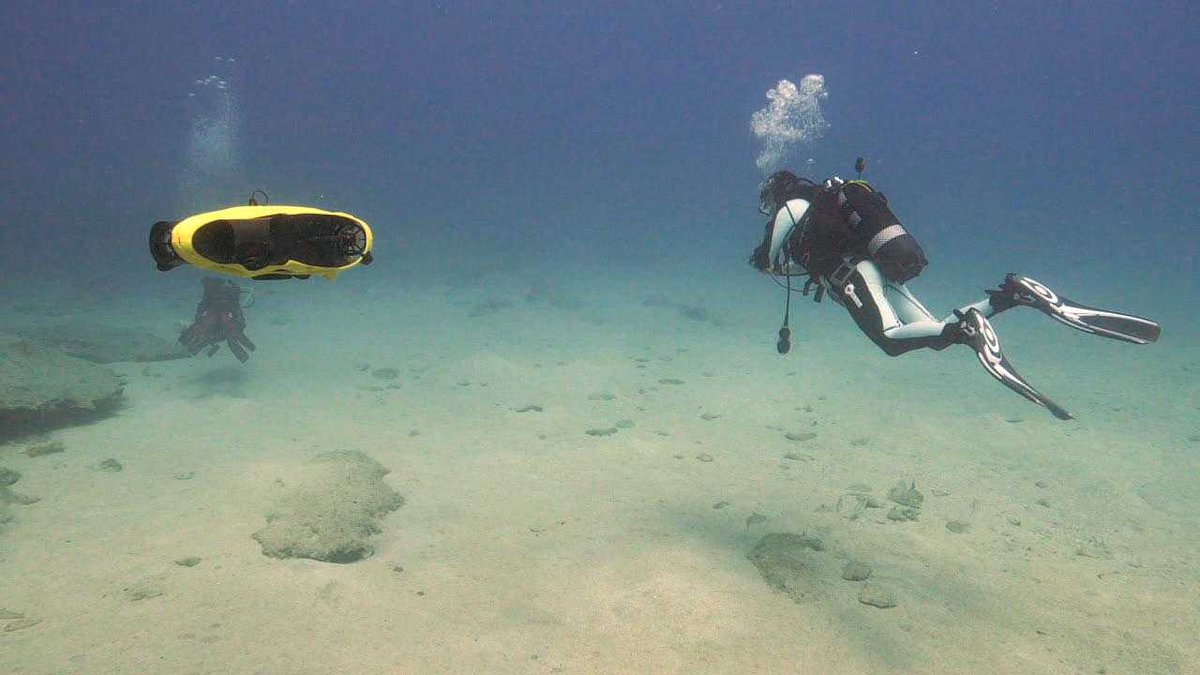 iBubble diving in Lanzarote... 

We're preparing something very, very special with great people. 

Stay tuned! 
#lesmondesdudessous <a href="/BaladeMentale/">Théo Drieu - Balade Mentale</a> @lea_lbello @davidtabourier

#iBubble #autonomous #underwaterdrone #diving #scuba #scubadiving #freediving #underwater #ocean