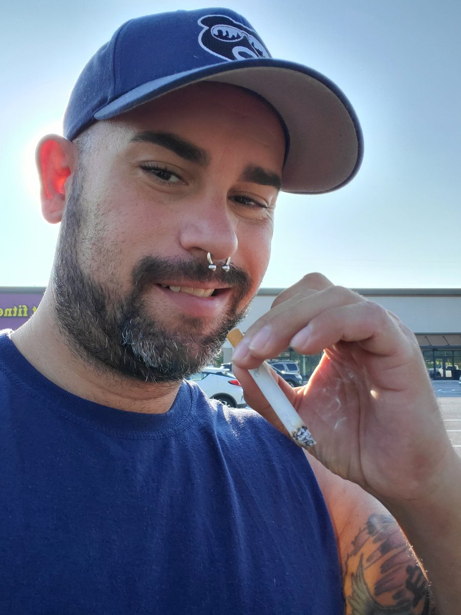 BaltimoreBear80's tweet photo. Post gym smoke
#gaypig #smokepig https://t.co/RRA4WRlN6V