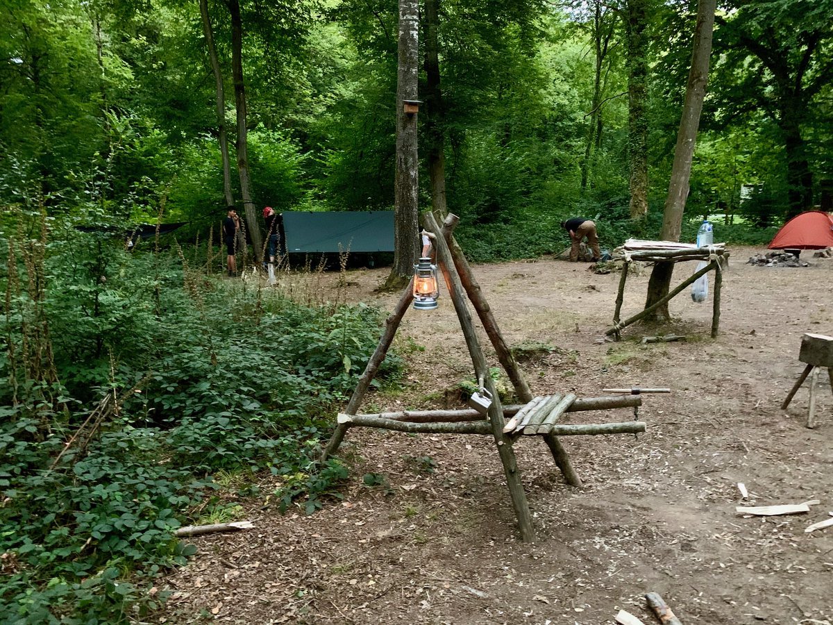 Silent_Fox_Bush's tweet photo. Chaise bushcraft sans cordes uniquement avec tenons - bushcraft chair without ropes. Only with tenons. #chaise #bushcraft #chair #ropes #noropes #tenons #silentfoxbushcraft https://t.co/byHqgTMSsJ