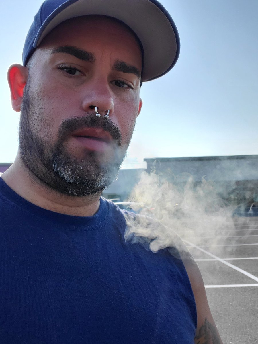 BaltimoreBear80's tweet photo. Post gym smoke
#gaypig #smokepig https://t.co/RRA4WRlN6V