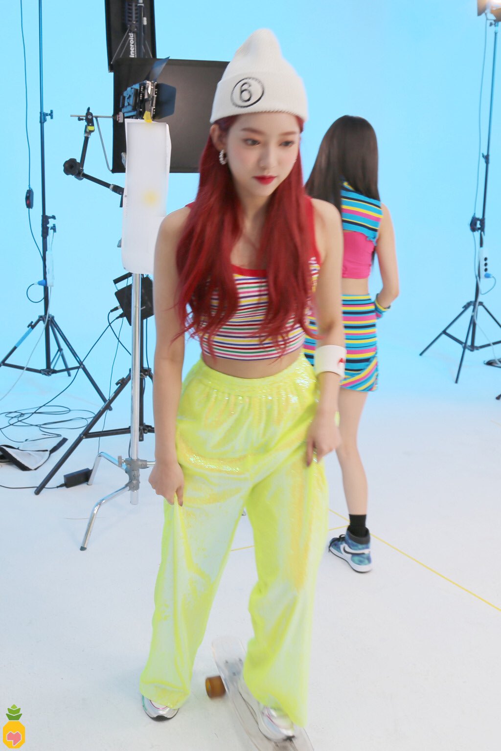 EfDuWXMU0AEnc_G.jpg:orig