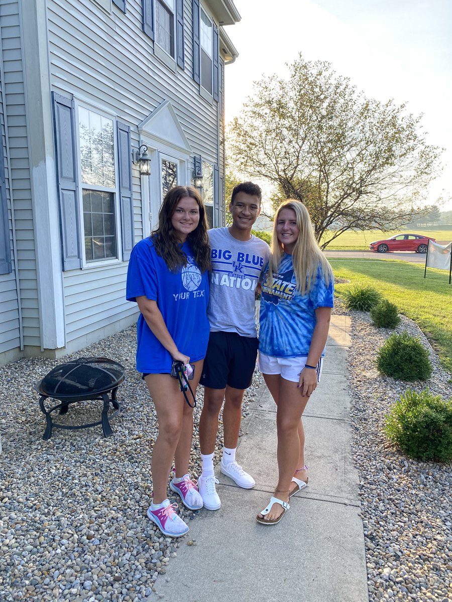 theone_73's tweet photo. Off to University of Kentucky!!! It’s move in day!!! https://t.co/qWKl3ggqv9