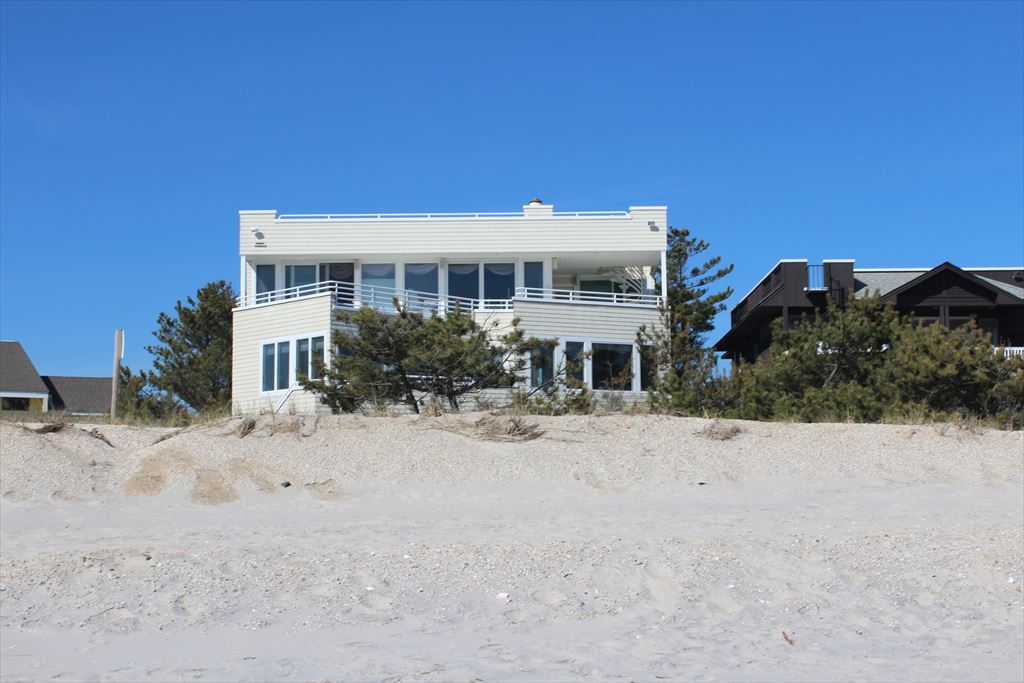 LBIRentals's tweet photo. PETS CONSIDERED! #Oceanfront #LBI #vacationrental.
6 Cleveland Avenue., #Holgate
Bedrooms: 6     Bathrooms: 5     Half: 1     
More info https://t.co/A4UFqbL7zn Sleeps: 13 #Petfriendly #longbeachisland @mancinirealty1 #jerseyshore #jerseyshorefamilyvacation #beachhouse #vacation https://t.co/uw9qWnYVe9