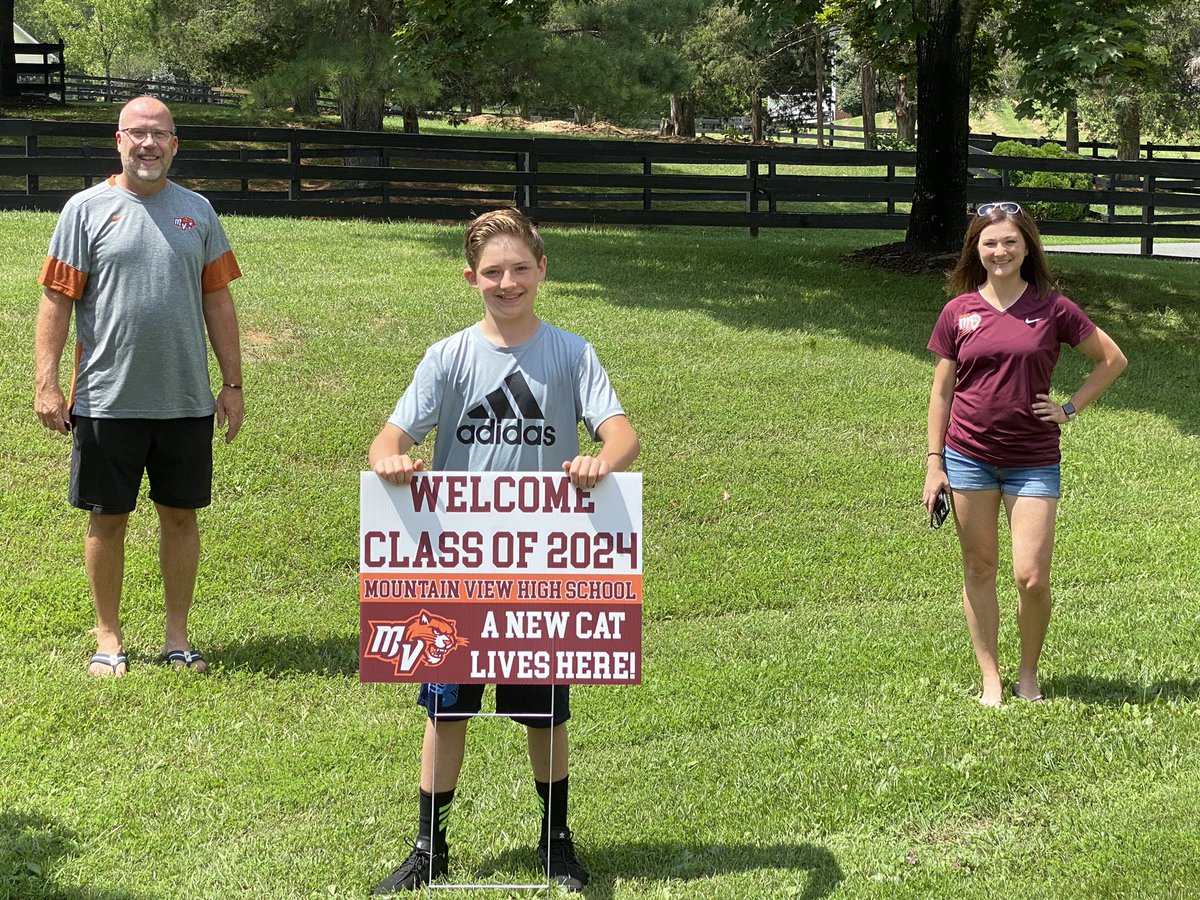 MrsSullivanMVHS's tweet photo. Welcome New Cats - class of 2024!! Look out for MV staff today, we are delivering yard signs and invitations to freshman for our New Cats Day!! #viewpride @MV_Wildcats https://t.co/DxsCem1VR5