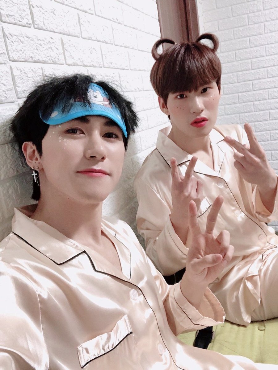 TARGET7_K's tweet image. #로이 워니여러분 안뇽!🙋‍♂️✨
파자마 로이가 왔어용 ㅋㅋ
즐거운 주말, 그리고 활기찬 월요일 되셨나요??🥺
어제 너무너무 재밌었어요~ ㅋㅋ여러분들도 심심할때 저희가 했던 게임들 해보세요🤣
모두들 오늘하루도 고생했어용💕

#타겟 #현
안대가 너무 크다 ㅋ