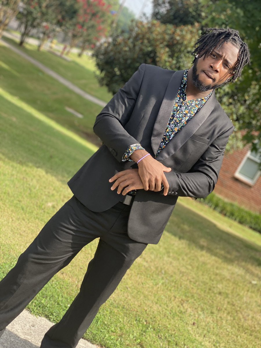 Joshuachairs2's tweet photo. I’m so proud to say and blessed to say I am a College graduate and by the Power of God, Family, and Friends it wouldn’t have been Done I give God all the Glory and my Nexts Chapter Begins!!! 🎓🙏🏾👏🏾🎓🤞🏾#NextsChapter #GlorytoGod https://t.co/6hRnX6n4uQ