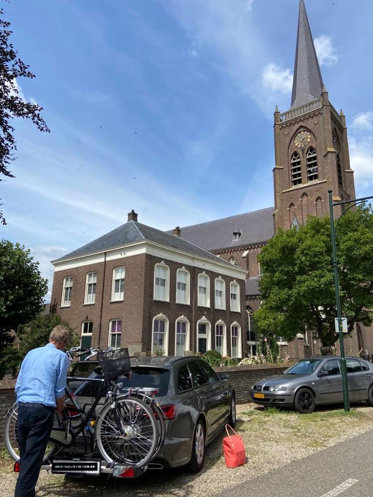 DigiBuurt's tweet photo. Dankzij de workshop  "SLIM OP PAD" van de Digibuurt in februari en het mooie weer maken wij heerlijke fietstochten door ons mooie Nederland. https://t.co/bsKDKTbSLM
