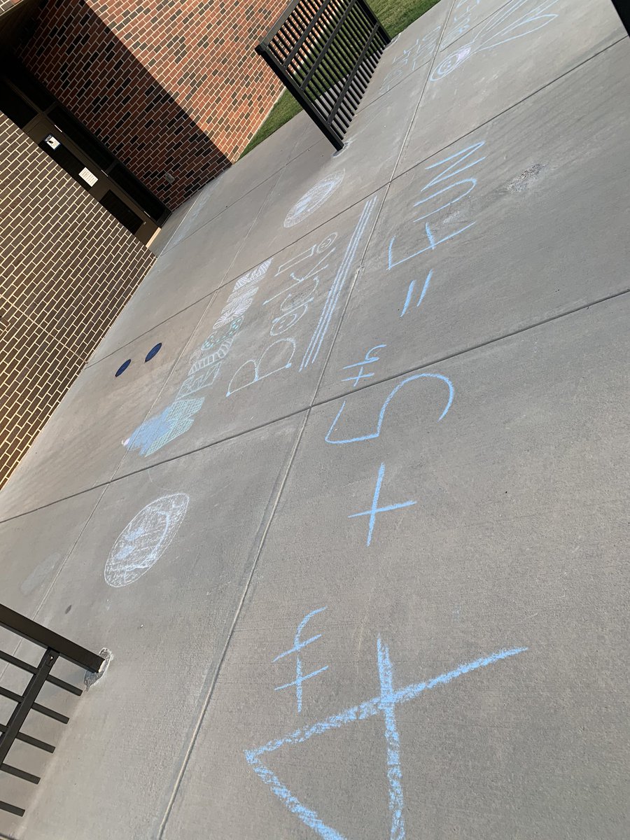 MeganCrossman17's tweet photo. Love seeing the welcome back chalk each morning! Can’t wait to meet the 5th graders THIS week!! https://t.co/sFB4l0ce3b
